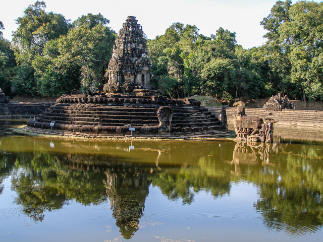Pool at Neak Pean 